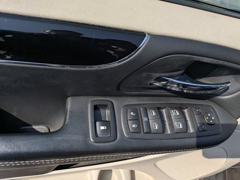 Used 2017 Dodge Grand Caravan SXT w/ Driver Convenience Group FWD image 9