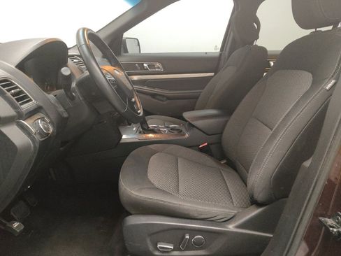 Used 2018 Ford Explorer XLT image 17