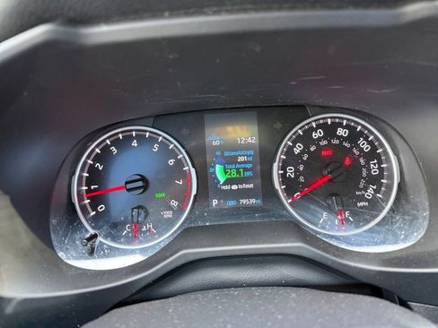 Used 2021 Toyota RAV4 XLE Premium image 16