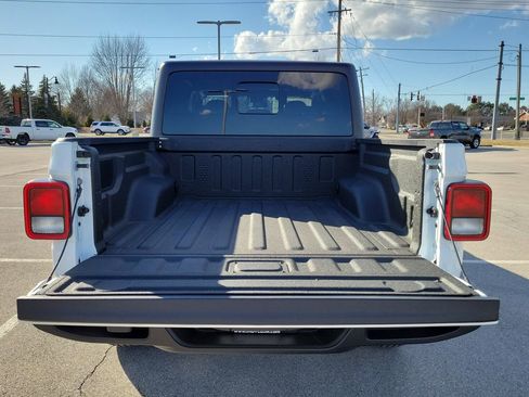 New 2025 Jeep Gladiator Sport image 10