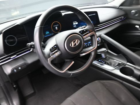 Used 2024 Hyundai Elantra SEL w/ Convenience Package FWD image 20