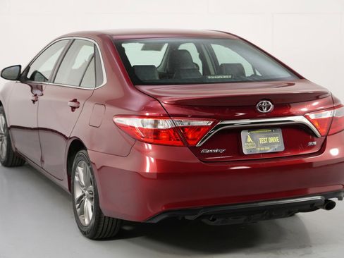 Used 2016 Toyota Camry SE image 40
