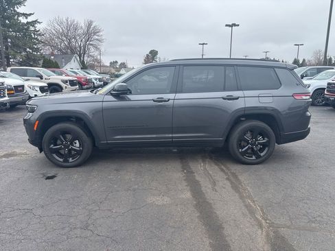 Used 2025 Jeep Grand Cherokee L Altitude image 1
