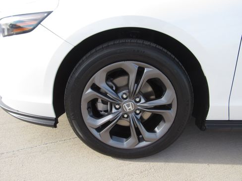 Used 2023 Honda Accord EX image 4