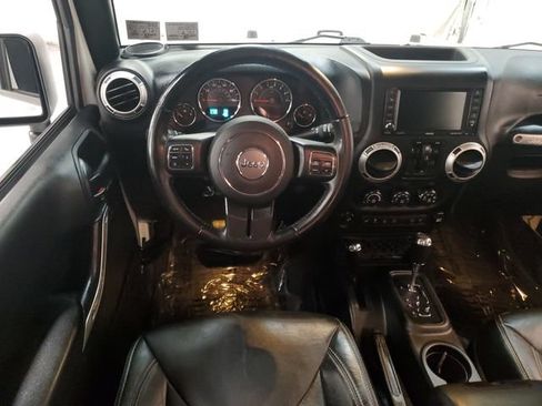 Used 2018 Jeep Wrangler Unlimited Sahara w/ Connectivity Group AWD/4WD image 15
