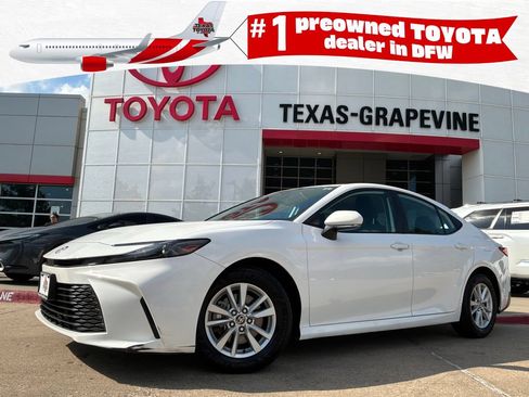 Used 2025 Toyota Camry LE FWD image 1