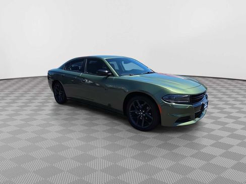 Used 2022 Dodge Charger SXT w/ Plus Group RWD image 2