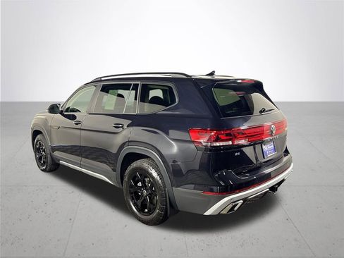 Certified 2025 Volkswagen Atlas Peak Edition SE AWD/4WD image 8