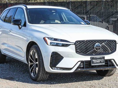 New 2026 Volvo XC60 B5 Plus w/ Climate Package PRO image 17