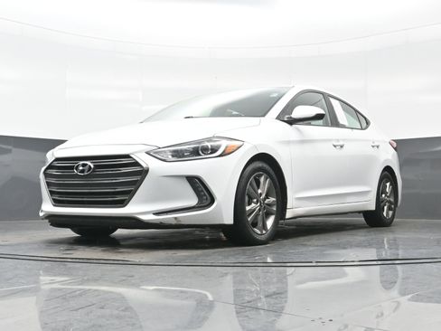 Used 2017 Hyundai Elantra Value Edition image 24