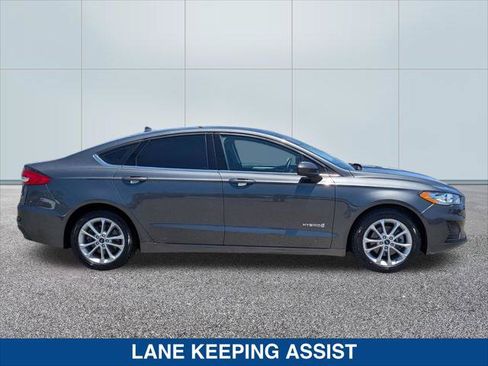 Used 2019 Ford Fusion SE FWD image 6