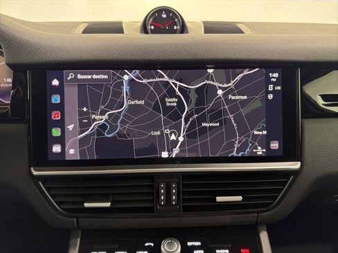 Used 2022 Porsche Cayenne Platinum Edition AWD/4WD image 33