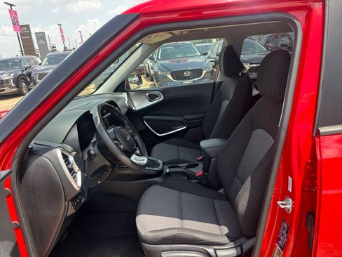 Used 2025 Kia Soul LX w/ LX Technology Package FWD image 24