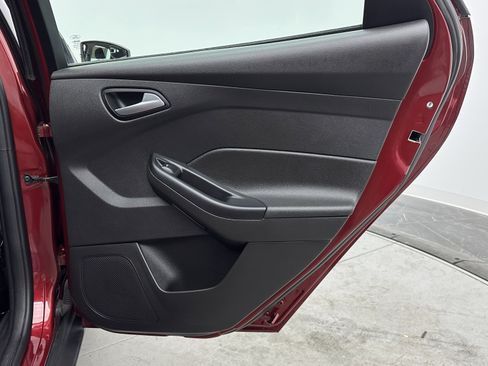 Used 2016 Ford Focus SE w/ SE Power Seat Package image 29