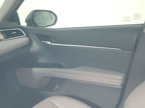 Used 2018 Toyota Camry SE w/ Moonroof Package image 21