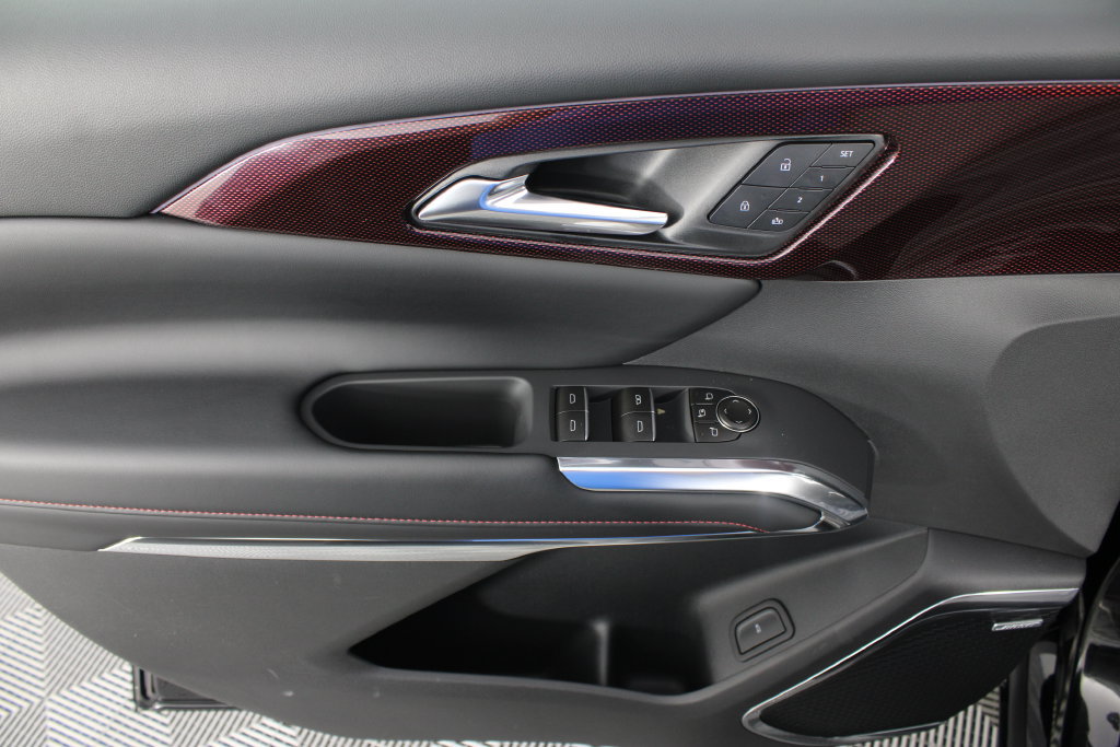 New 2027 Chevrolet Traverse RS FWD image 21