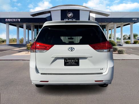 Used 2014 Toyota Sienna LE image 5