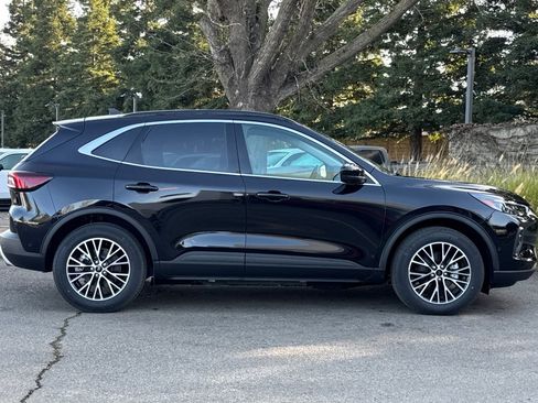 Used 2024 Ford Escape SE w/ PHEV Premium Package image 3