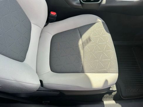 Used 2022 Toyota RAV4 XLE image 18