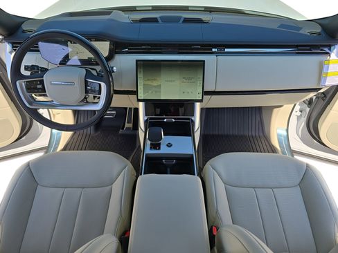 New 2026 Land Rover Range Rover Long Wheelbase SE image 9