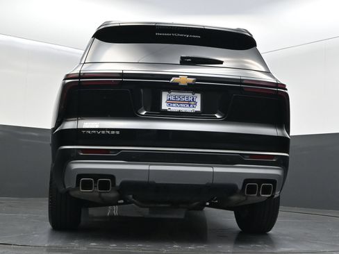 Used 2025 Chevrolet Traverse LT FWD image 43