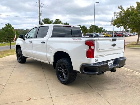 Used 2024 Chevrolet Silverado 1500 LT Trail Boss w/ Convenience Package II image 4