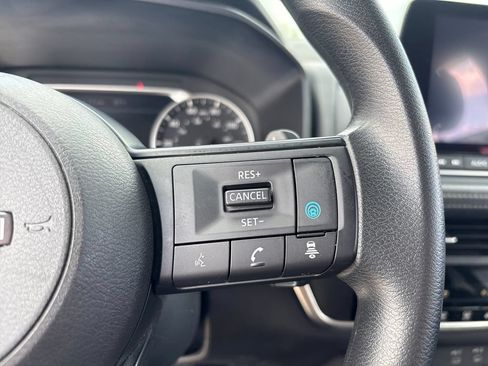 Used 2024 Nissan Rogue SV FWD image 13