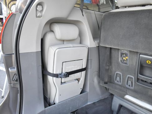 Used 2014 Toyota Sienna XLE image 36