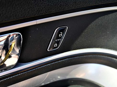 Used 2017 Ford Explorer XLT FWD image 21