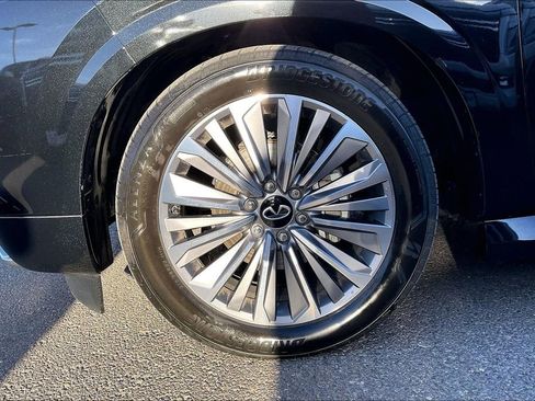 Used 2025 INFINITI QX80 Sensory AWD/4WD image 9