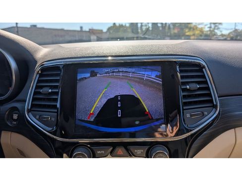 Used 2019 Jeep Grand Cherokee Laredo w/ 18" Wheel & 8.4" Radio Group image 30