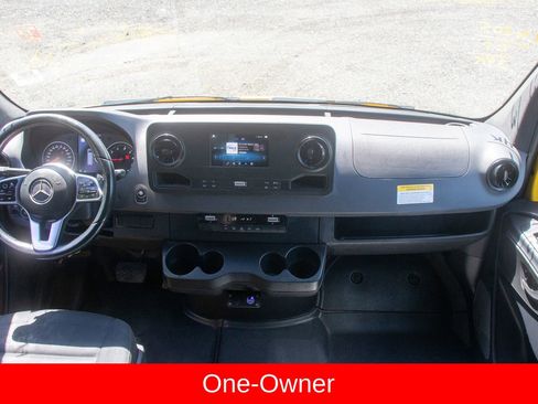 Used 2021 Mercedes-Benz Sprinter 2500 image 17
