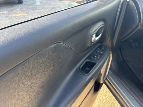 Used 2017 Jeep Renegade Latitude w/ Safety & Security Group FWD image 18