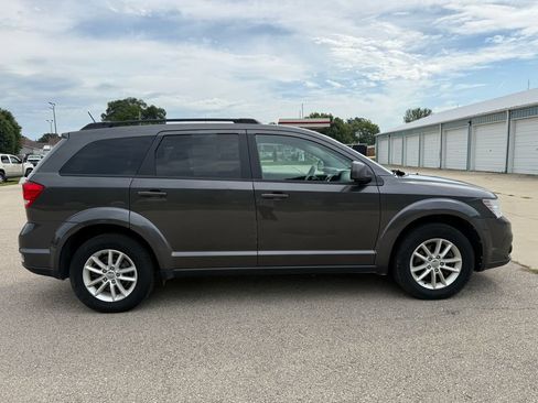 Used 2017 Dodge Journey SXT w/ Comfort/Convenience Group AWD/4WD image 4