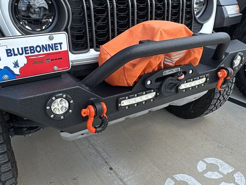 Used 2025 Jeep Gladiator Mojave w/ Safety Group image 12