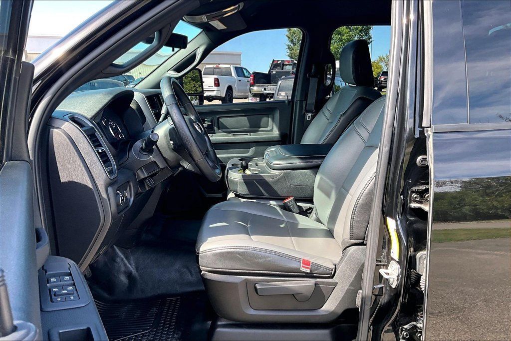 Used 2025 RAM 2500 Tradesman w/ Chrome Appearance Group AWD/4WD image 22