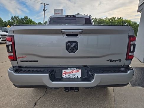 Used 2024 RAM 2500 Big Horn w/ Night Edition AWD/4WD image 9