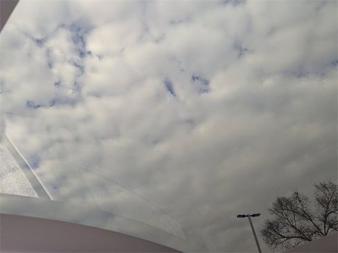 Used 2025 Tesla Model Y Performance image 28