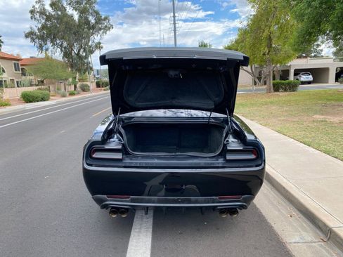 Used 2016 Dodge Challenger SXT image 8