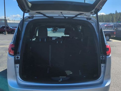 New 2026 Chrysler Pacifica Select w/ S Appearance Package image 6