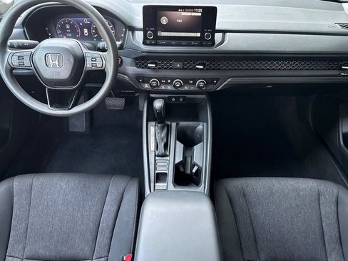 Certified 2025 Honda Accord SE image 9