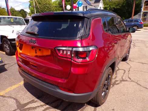 Certified 2022 Jeep Compass Latitude w/ Sun and Sound Group AWD/4WD image 8