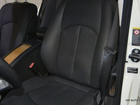 Used 2009 Mercedes-Benz E 550 Sedan image 14