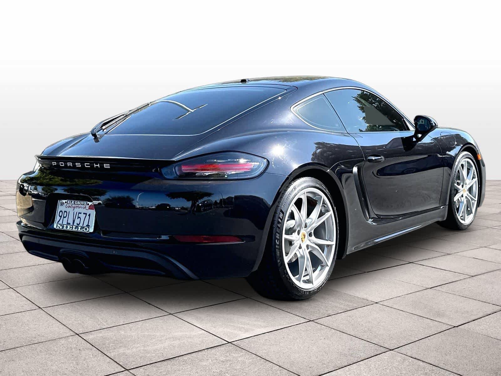 Used 2024 Porsche 718 Cayman RWD image 9