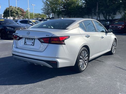 Used 2024 Nissan Altima 2.5 SV FWD image 7