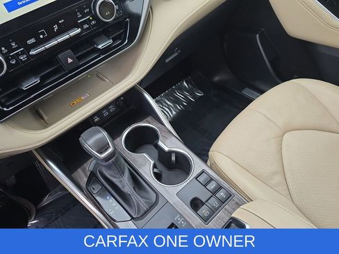 Used 2024 Toyota Highlander Limited image 26