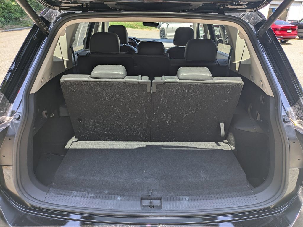 Used 2024 Volkswagen Tiguan SE FWD image 13