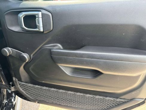 Used 2022 Jeep Wrangler Unlimited Sport image 13