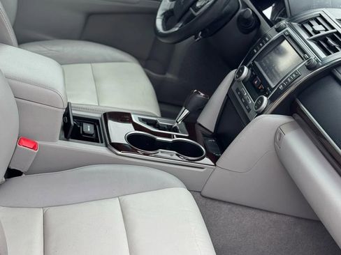 Used 2014 Toyota Camry XLE w/ Leather Package FWD image 10