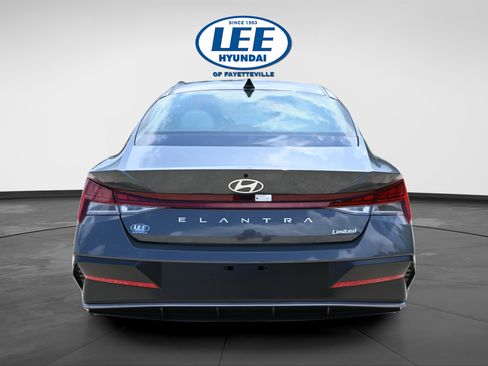 Certified 2025 Hyundai Elantra Limited FWD image 4